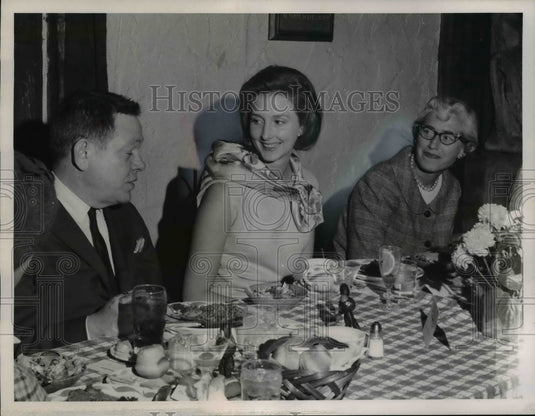 1966 Press Photo Women's City Club Lunch - cvb65632 - Historic Images