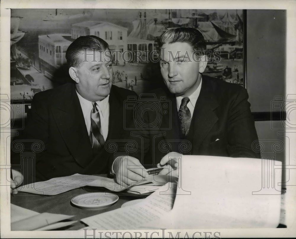 1945 Press Photo Bert Bell, (above) left and James R. (Big Jim) Leonard - Historic Images