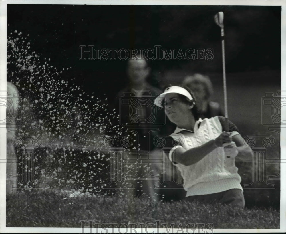 1982 Press Photo Amy Alcott blast out of trap on 14th - cvb65909 - Historic Images
