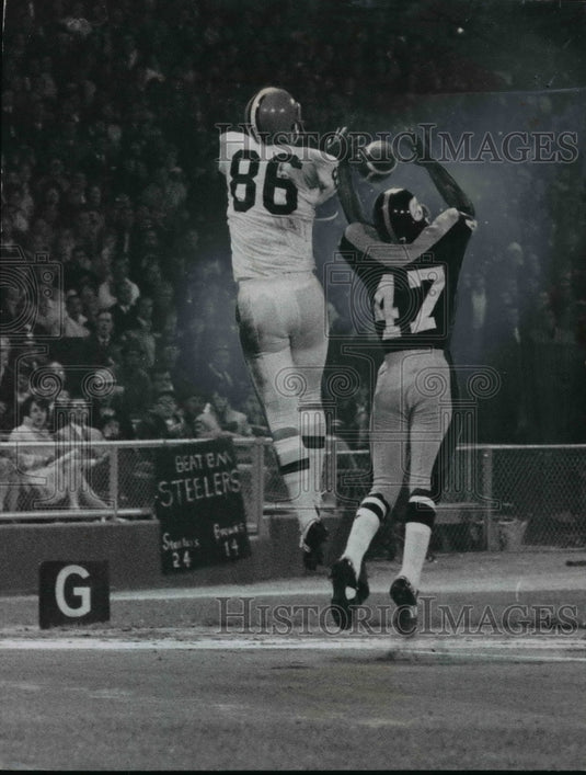 1967 Gary Collins goes after pass but Marv Woodson knocks it down.-Historic Images