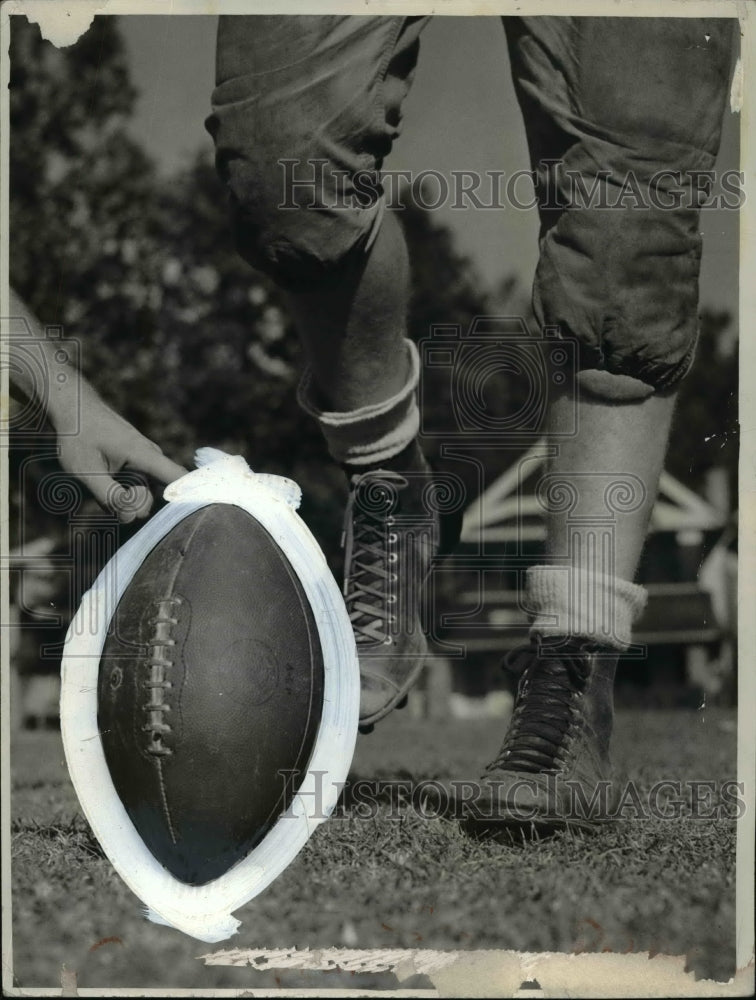 1941 Press Photo Getting ready to kick the football - cvb66169 - Historic Images