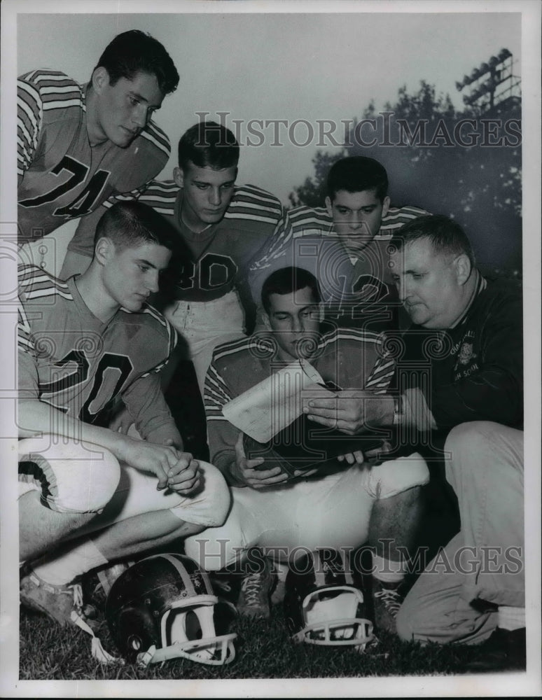 1961 Press Photo: Chagrin Falls High&#39;s unbeaten Tigers Football Team-Historic Images