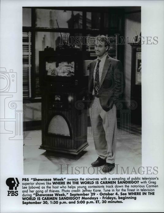 Press Photo Greg Lee (above) in Where in the world is Carmen Sandiego? - Historic Images