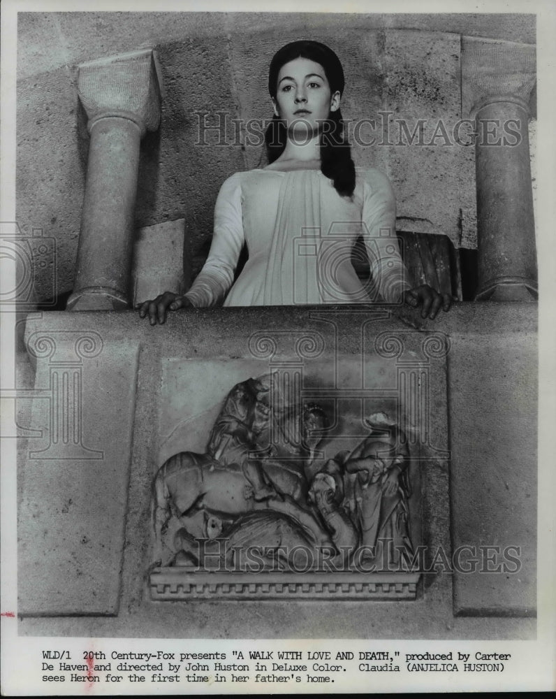 1970 Press Photo  A walk With Love And Death-Angelica Huston - Historic Images