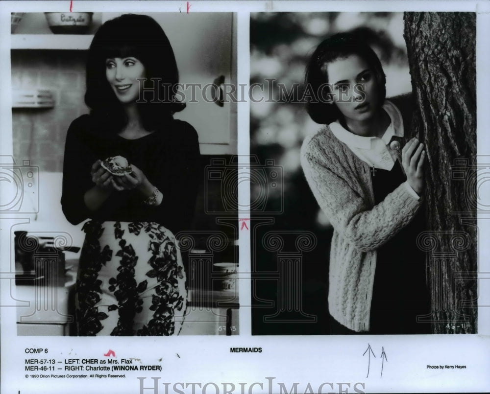 1990 Press Photo L- Cher as Mrs. Flax and R-Winona Ryder as Charlotte - Mermaids - Historic Images