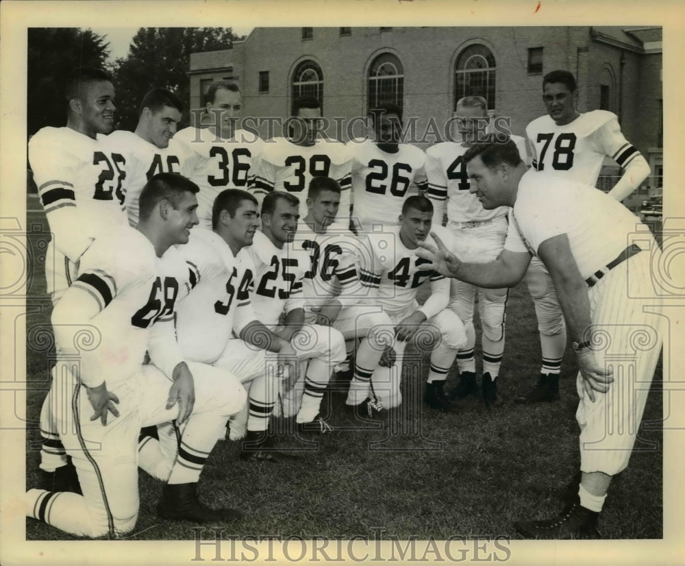 1957 Press Photo Bowling Green University Football Coach Bruce Bellard and team - Historic Images