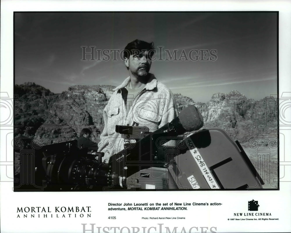 Press Photo Director John Leonitti on the set of Mortal Kombat Annihilation - Historic Images