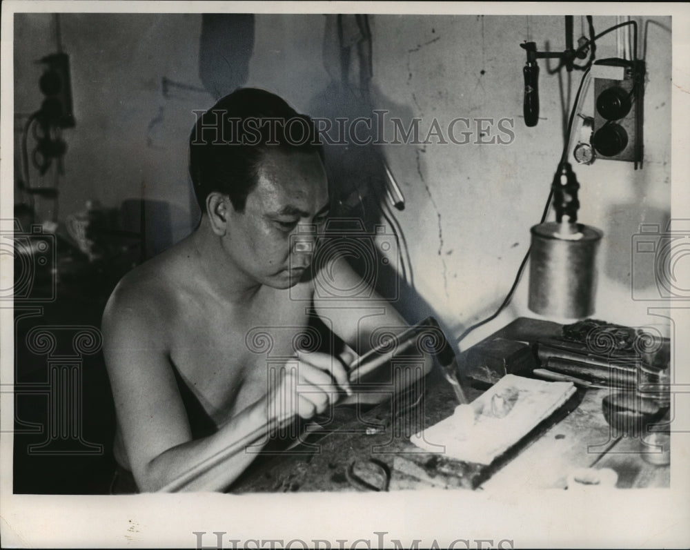 1966 Press Photo Goldsmith in smuggling in South Vietnam - cvb70913 - Historic Images