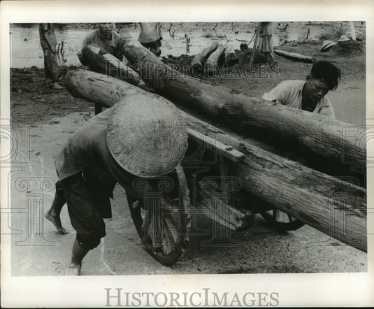 1964 Press Photo Vietnam-manual labor - cvb70918 - Historic Images