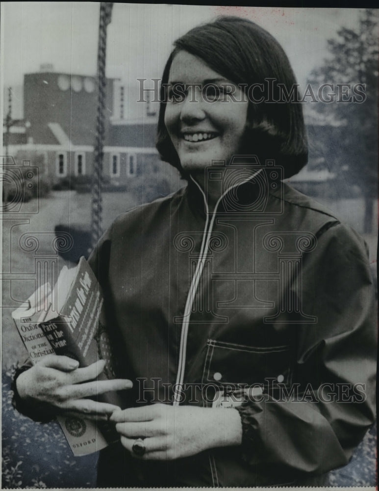 1965 Press Photo Carolyn A. Glenn, 18, daughter of Col. John H. Glenn - Historic Images