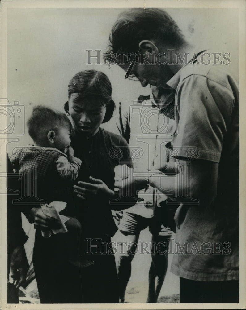 1967 Press Photo South Vietnam-medical aid teams - cvb71547 - Historic Images