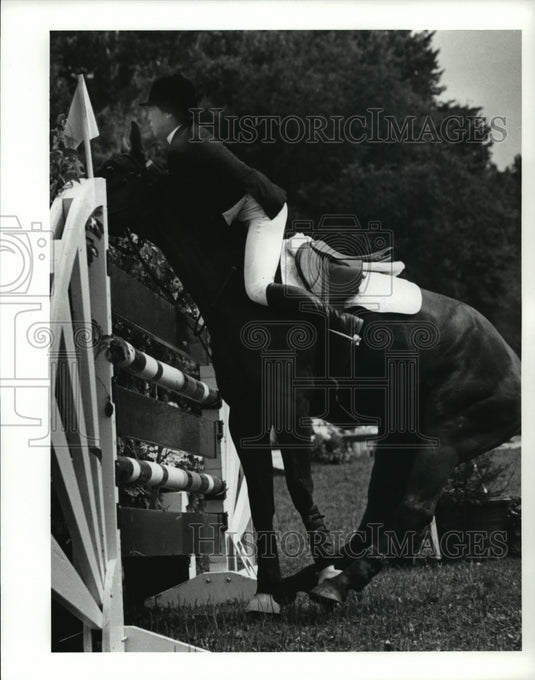 1991 Press Photo Un Jin Moon rider of The Girl Next Door hits the rail-Historic Images