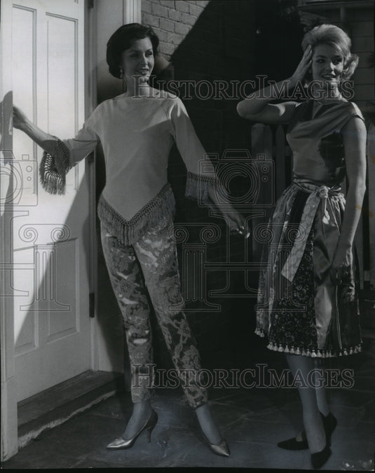 1962 Press Photo Gussie & Becky design evening dress in drapery/slip-cover cloth - Historic Images