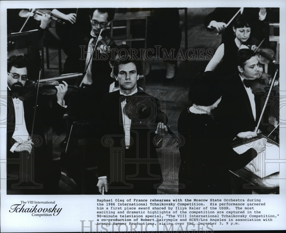 Press Photo Raphael Oleg of France rehearses with the Moscow State Orchestra - Historic Images