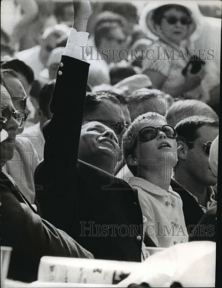 1966 Press Photo  Los Angeles Is the Former Mia Farrow now Mrs. Frank Sinatra? - Historic Images