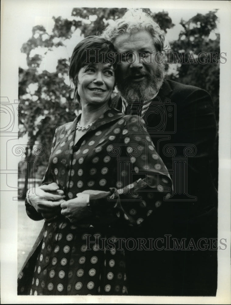 1972 Press Photo London-Newlyweds Peter Ustinov and Helene Du Laud" Allemans - Historic Images