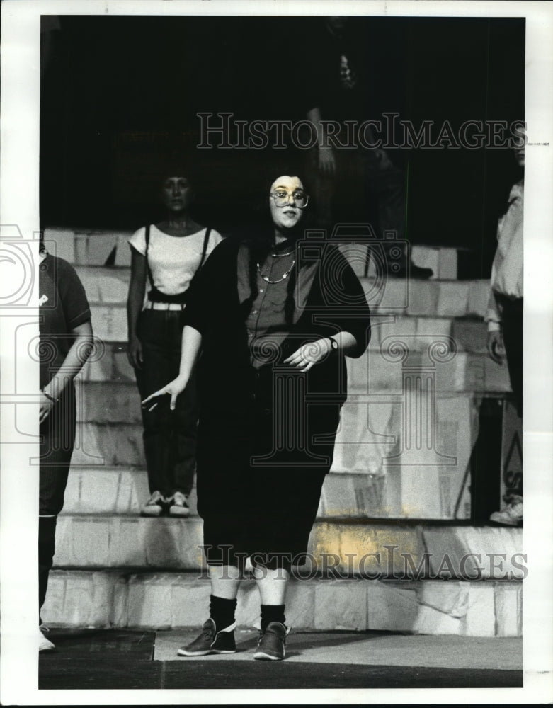 1988 Press Photo Black Elk Speaks Rehearsal Naimam Hadden, as an Indian Woman - Historic Images