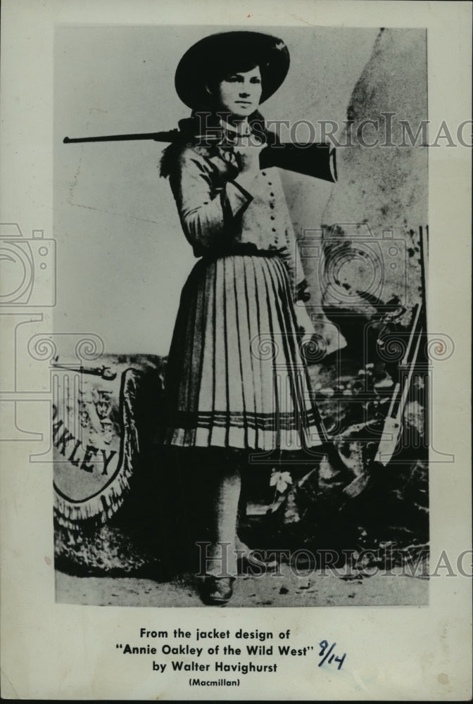 1962 Press Photo From the jacket design of Annie Oakley of Wild West - Historic Images