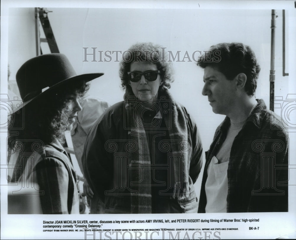 Press Photo Director Joan Micklin Silver discusses scene with Irving & Riegert - Historic Images