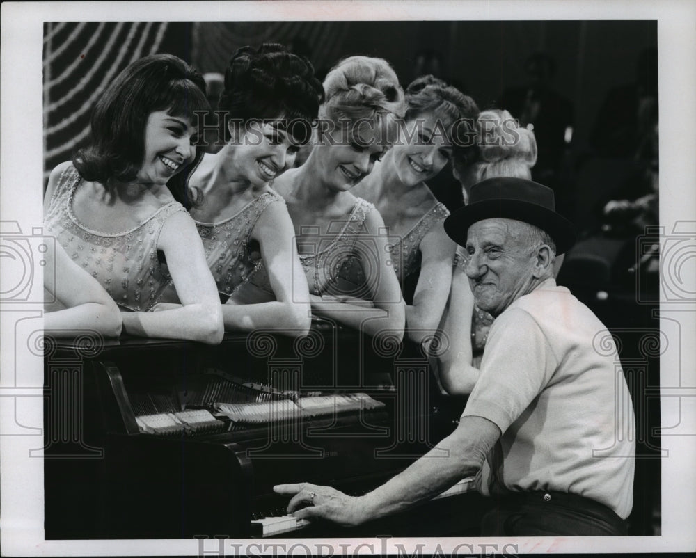 1966 Press Photo Jimmy Durante & Girls on The Ed Sullivan Show - cvb74849 - Historic Images