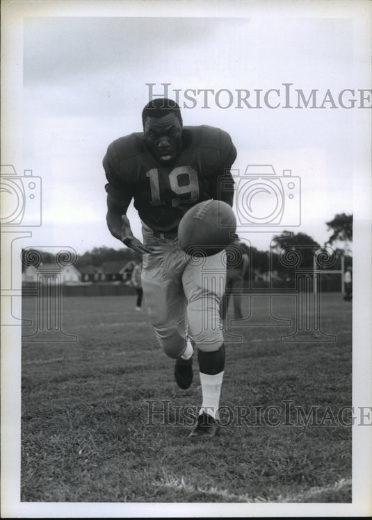 1966 Press Photo Carl Ward, Halfback for University of Michigan - Historic Images