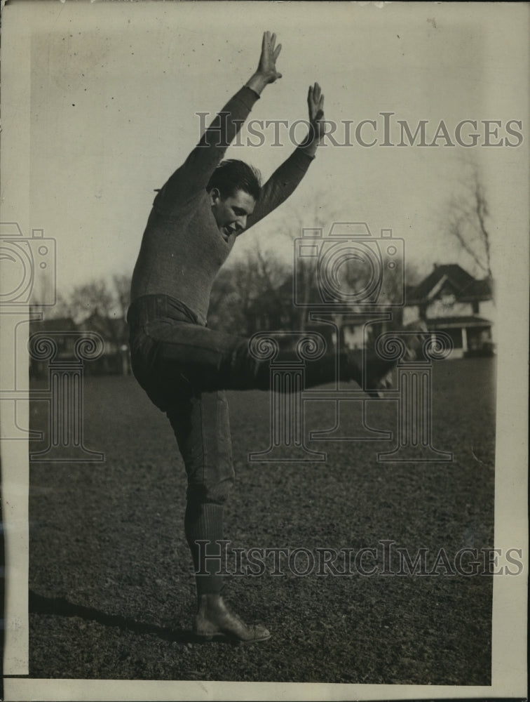 1924 Press Photo Earl Button, Quarterback of the Illinois Freshman - Historic Images