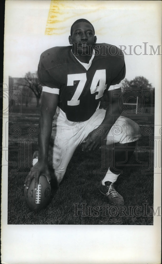 1967 Press Photo Leonard Fields, Football, University of Wisconsin - Historic Images