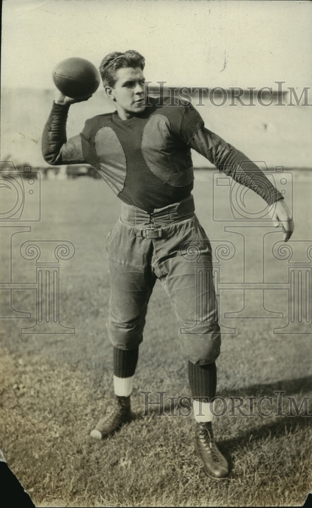 1927 Press Photo Stanley Rouse, Halfback for Unidentified Football Team - Historic Images