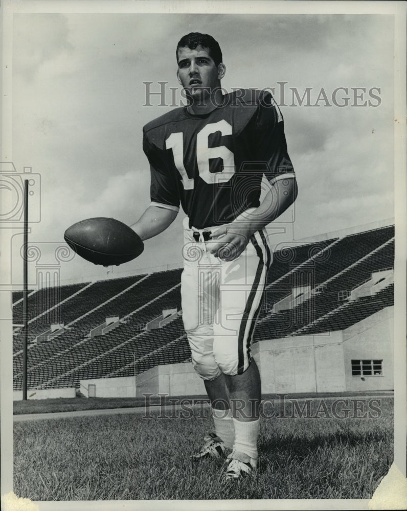1967 Press Photo Harry Gosno of Indiana University Football Team - Historic Images