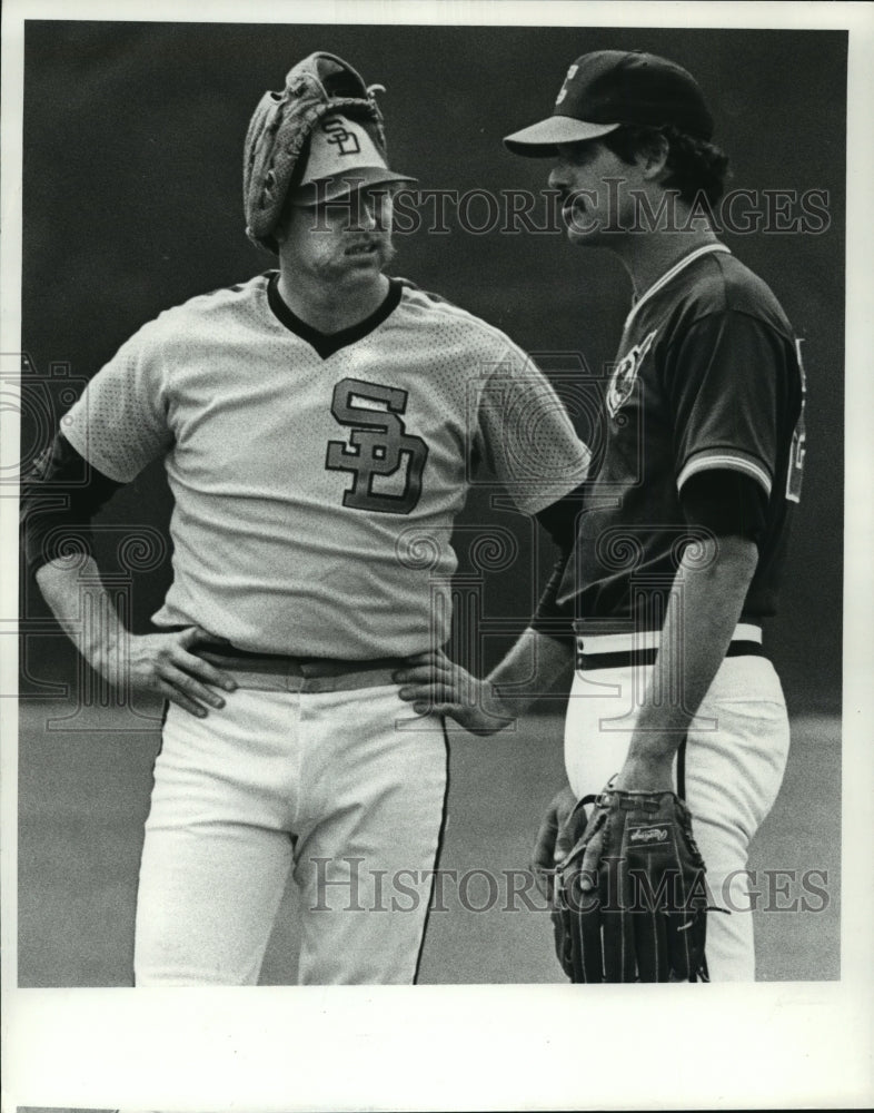 Press Photo Cleveland Indians Player Talks to San Diego Player - Historic Images