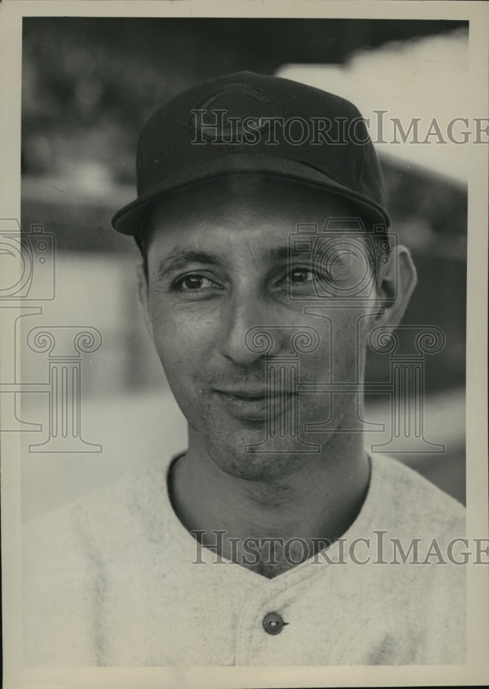 1947 Press Photo Ed Lukon, Cincinnati Reds Baseball - Historic Images