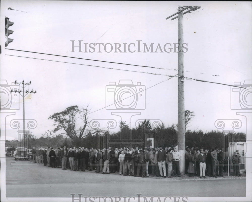 1956 Press Photo Strikers At Ford Plant in Walton Hills, Ohio - cvb75496 - Historic Images