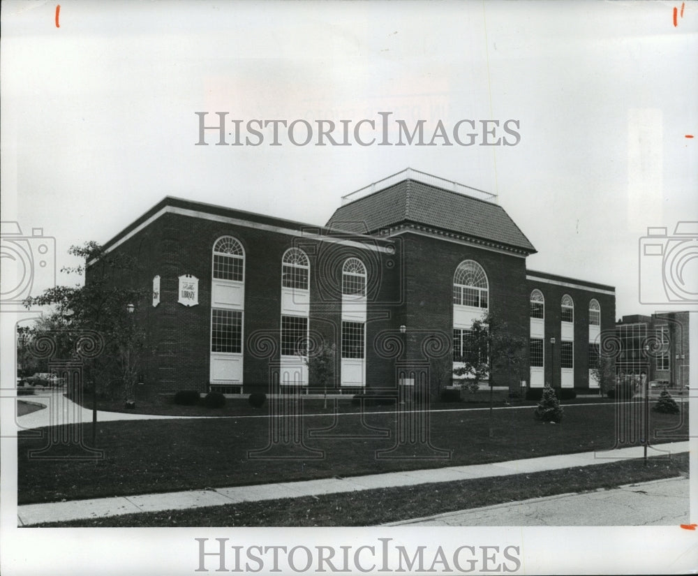 1977 Press Photo Exterior View of Rocky River Public Library in Ohio - Historic Images