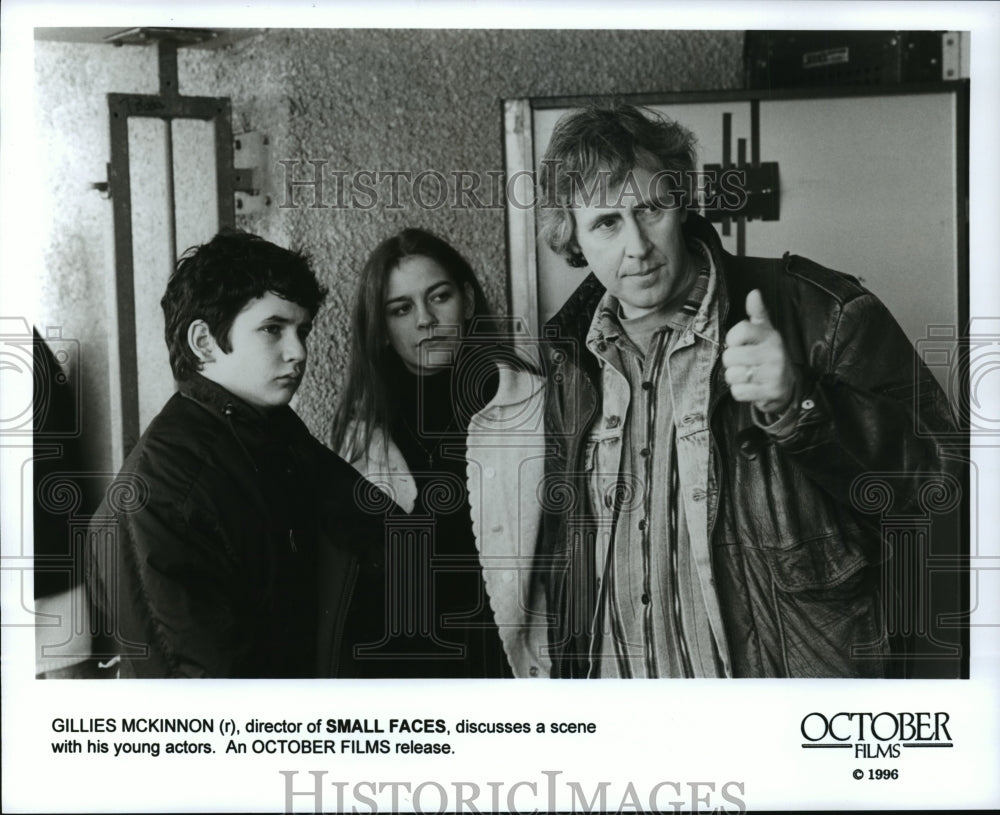 Press Photo (R) Director Gillies McKinnon with the young actors of Small Faces - Historic Images