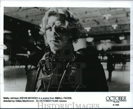Press Photo Malky Johnson (Kevin McKidd) in a scene in Small Faces - Historic Images