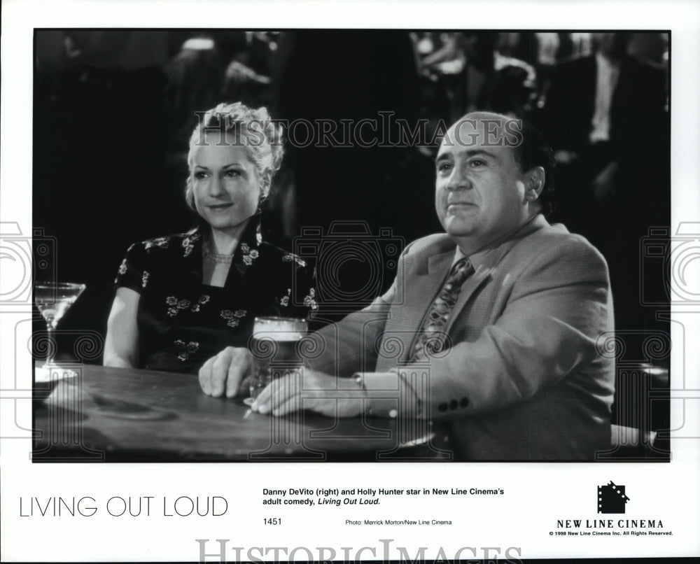 Press Photo R-L Danny De Vito and Holly Hunter in &quot;Living Out Loud&quot; - Historic Images