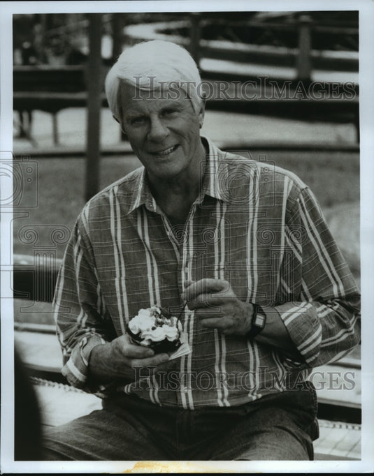 1988 Press Photo Peter Graves in Discover: The World of Science - Historic Images