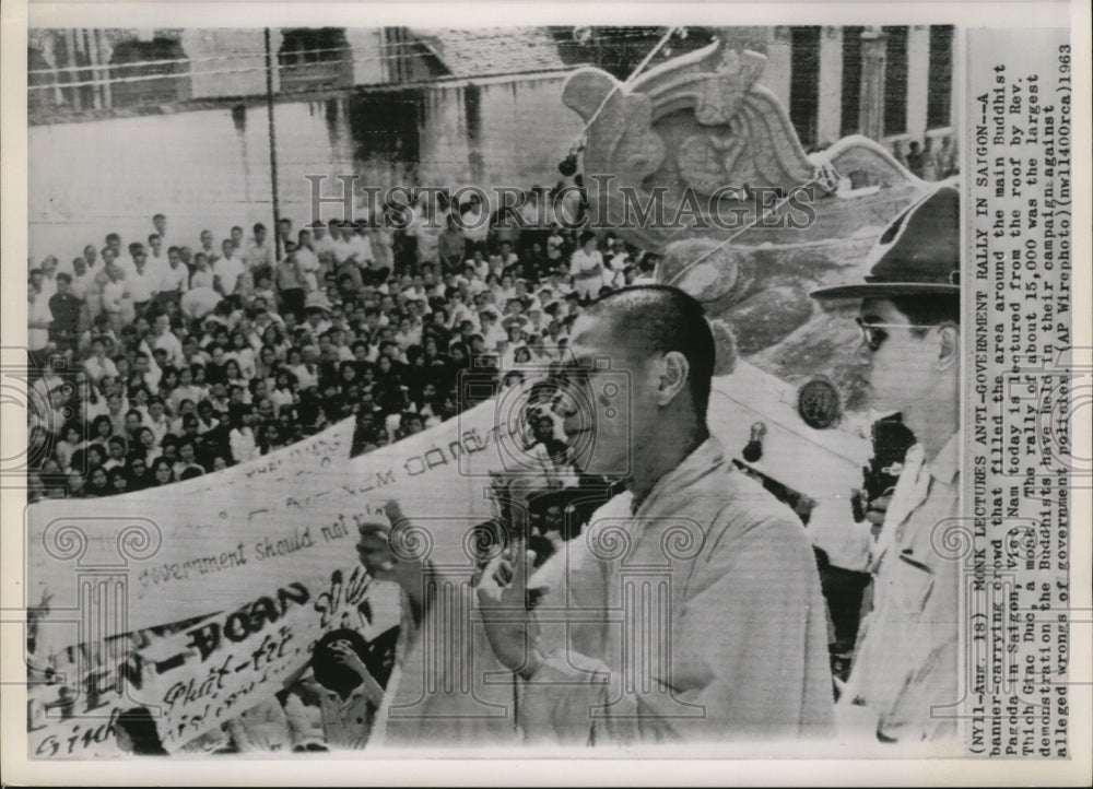 1963 Press Photo Monk Lectures Anti-government Rally in Saigon - cvb76597 - Historic Images