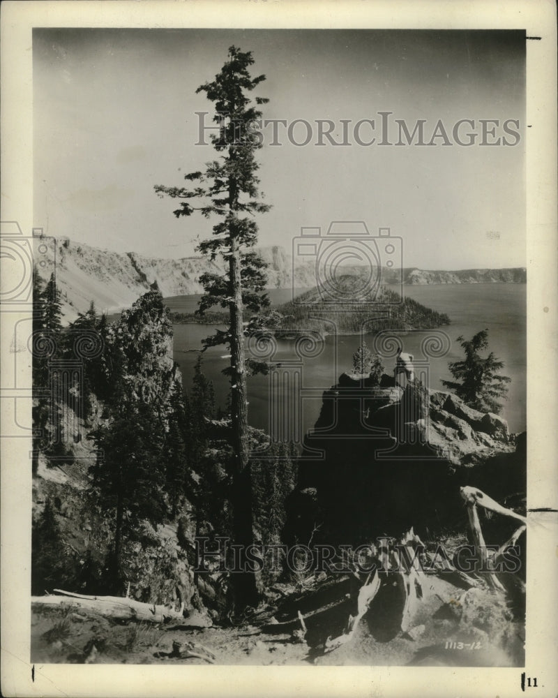 1967 Press Photo Picturesque Crater Lake in Oregon - cvb77620 - Historic Images