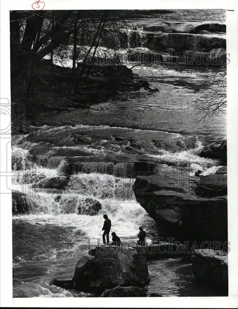 1987 Press Photo Metropolitan Park-waterfalls - Historic Images