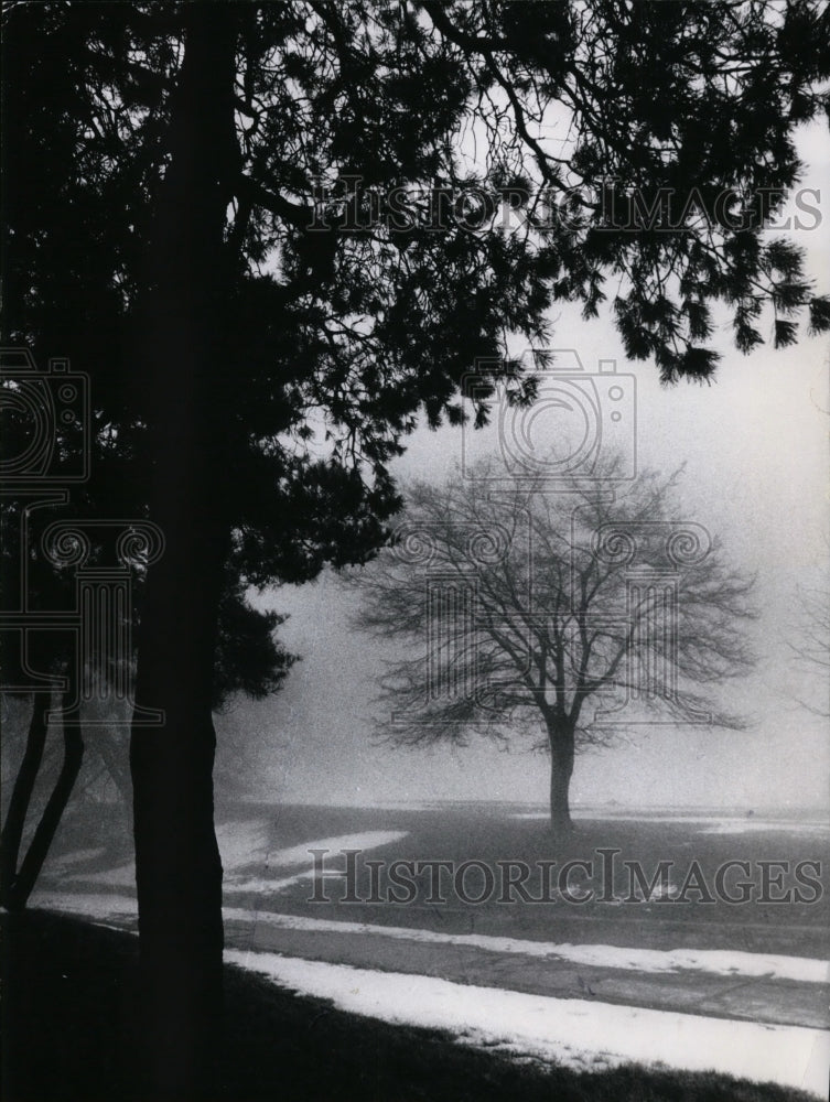 1975 Press Photo Edgewater Park-foggy weather - Historic Images