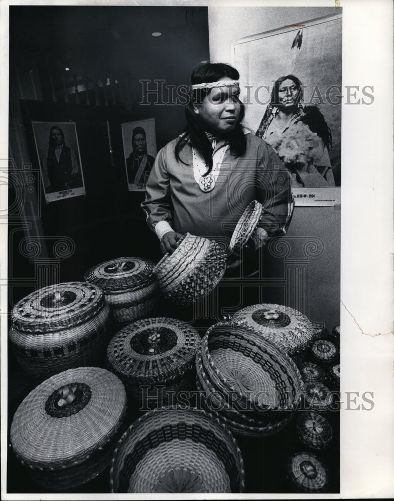 1973 Press Photo Ray Pendleton-Hiram woven baskets - Historic Images