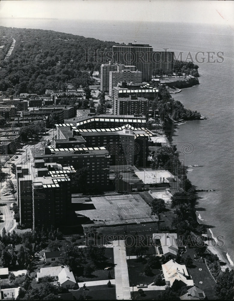 1972 Press Photo Gold Coast Lakewood housing - Historic Images