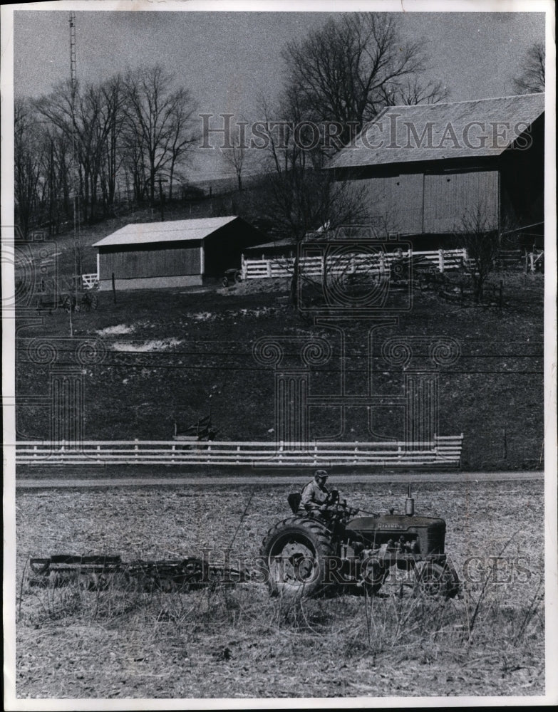 1971 Press Photo Early corn planting to beat the blight - Historic Images