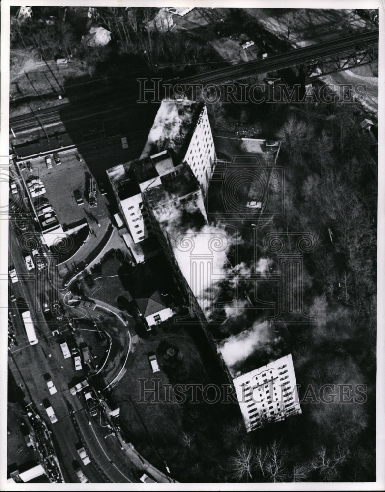 1962 Press Photo Westlake Hotel fire - Historic Images