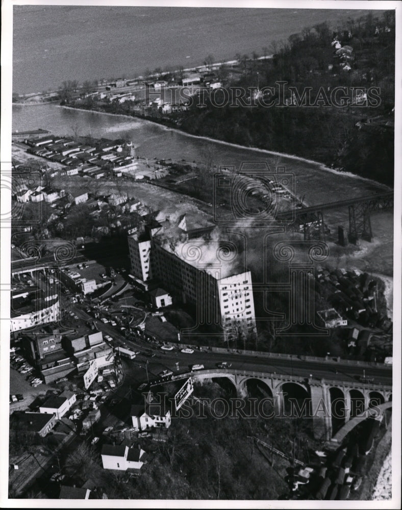 1962 Press Photo Westlake Hotel fire - Historic Images