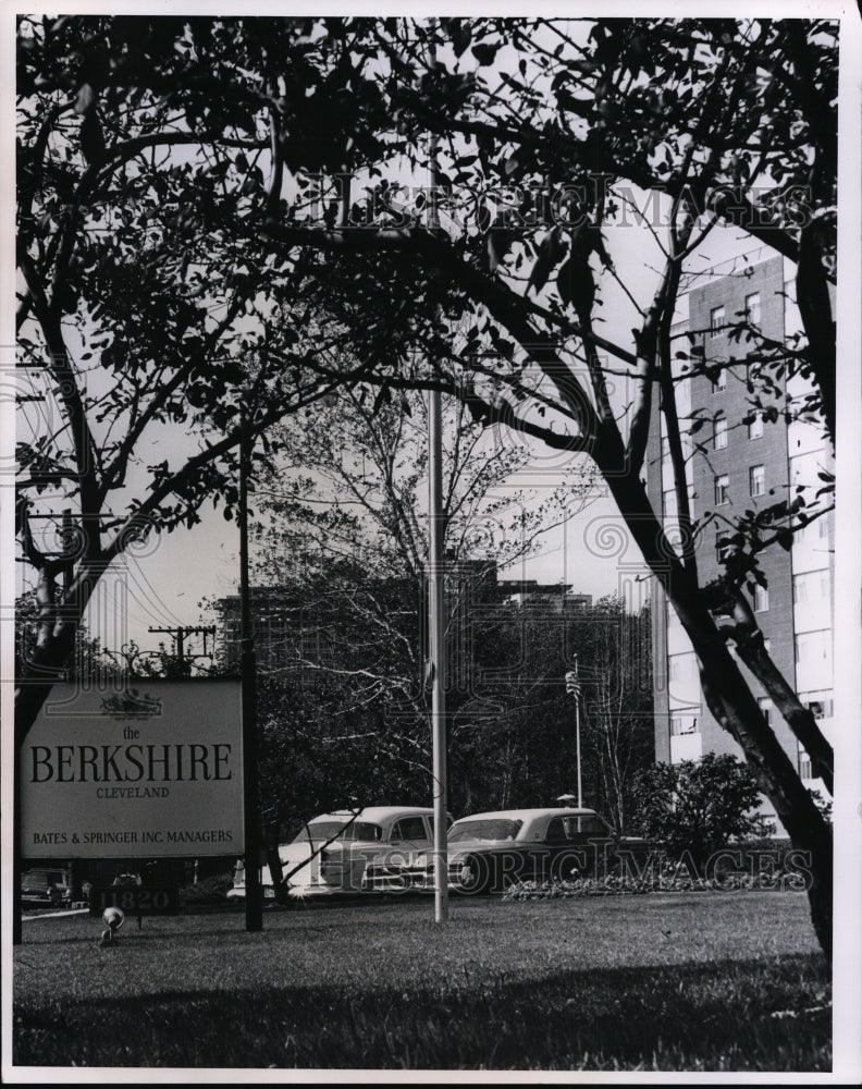 1963 Press Photo Lakewood Gold Coast - Historic Images