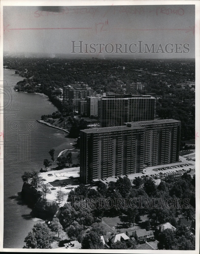 1971 Press Photo Gold Coast Lakewood - Historic Images