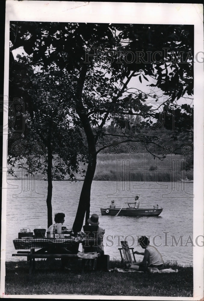 1968 Press Photo Findley State Park-boating and fishing - Historic Images