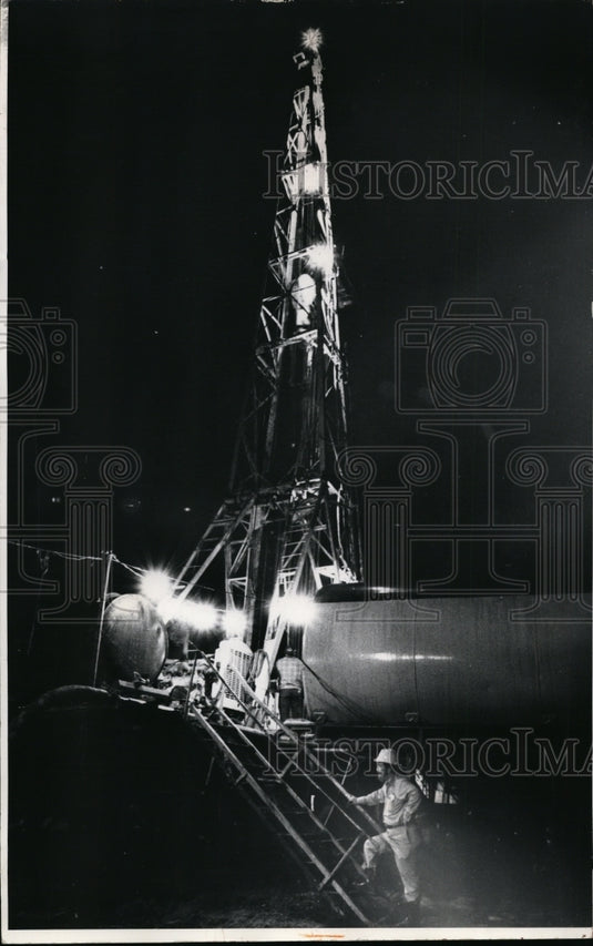 1972 Press Photo Twenty four hour drilling on Will Dietz's farm hoping for gas r - Historic Images
